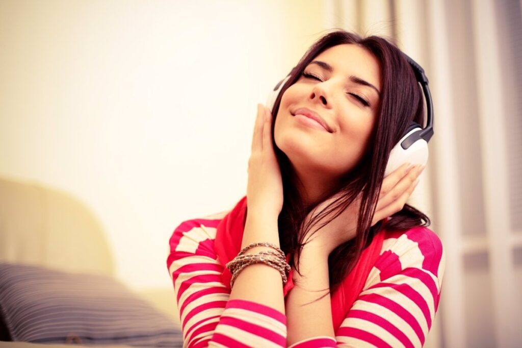 Escuchar música. Cascos. Chica escuchando canciones. 19/06/2015 Escuchar música. Cascos. Chica escuchando canciones..
Investigadores de la Universidad de Cambridge (Reino Unido) aseguran que los gustos musicales de cada uno pueden ser clave para indagar en su personalidad e incluso predecir la forma de pensar y comportarse, según los datos de un trabajo cuyos resultados publica la revista 'PLoS One'.
ESPAÑA EUROPA MADRID SALUD
OI2